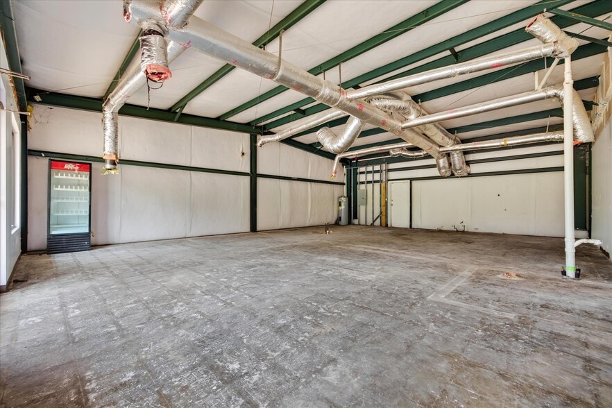 More Photos Of 2143a-2145 Old Ashland City Rd, Clarksville Freestanding For Lease