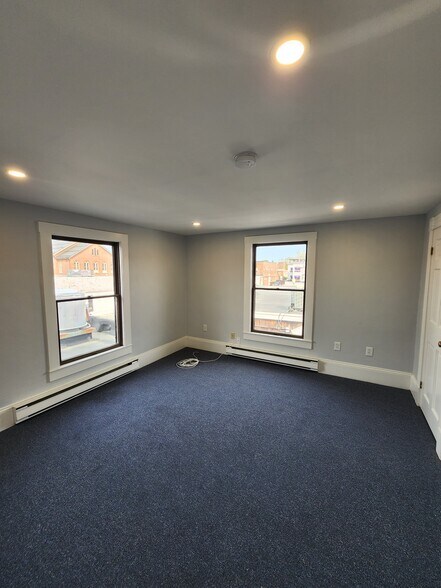 More Photos Of 11 Bartlet St, Andover Storefront Retail Office For Lease