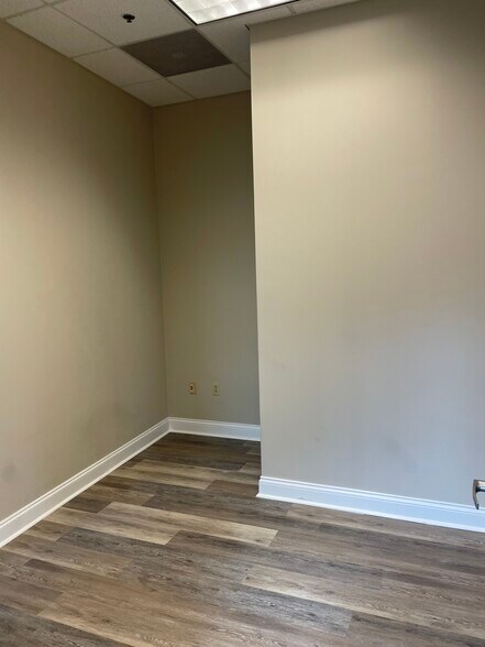 More Photos Of 715 N Church St, Charlotte Office For Sale