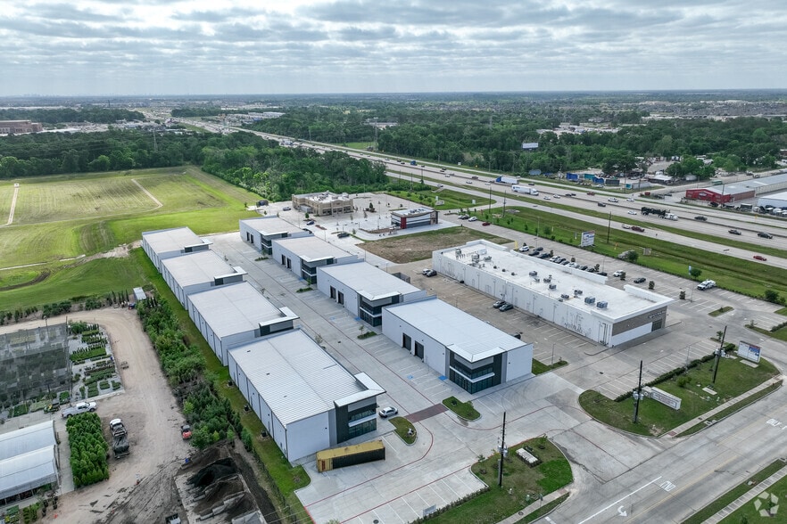 More Photos Of 282 Bucees Blvd, Katy Unknown For Lease