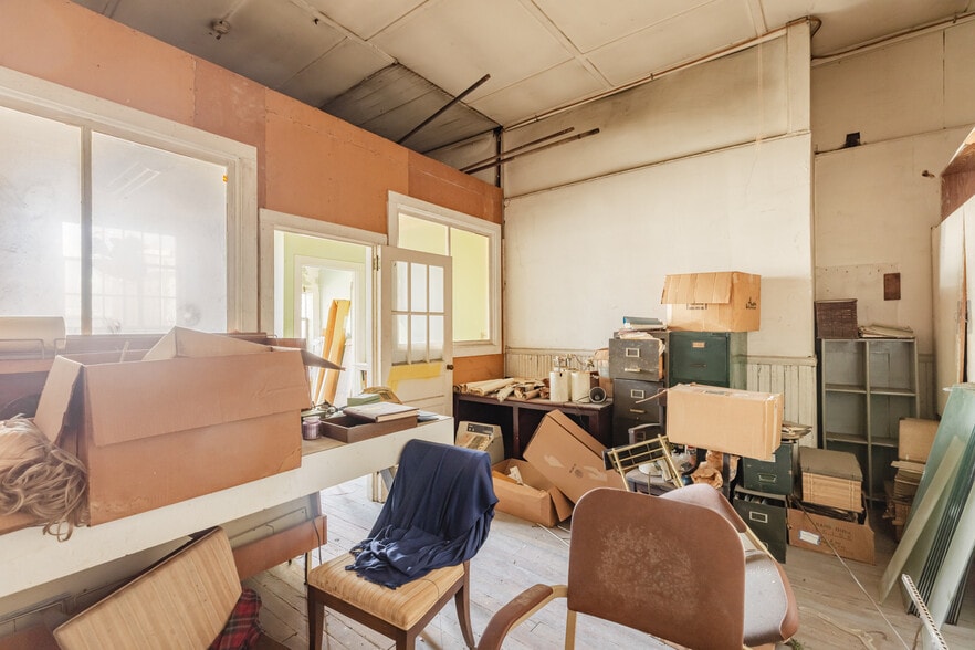 More Photos Of 217 W Lamar St, Americus General Retail For Sale