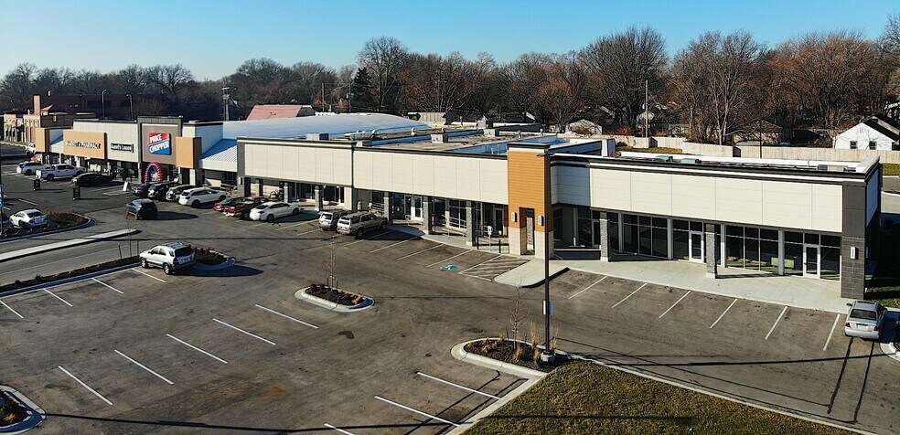 More Photos Of 8400-8430 Wornall Rd, Kansas City Freestanding For Lease