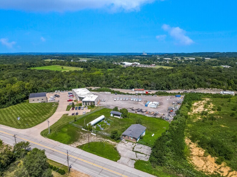 More Photos Of 109 Diversified Dr, Villa Ridge Service For Lease