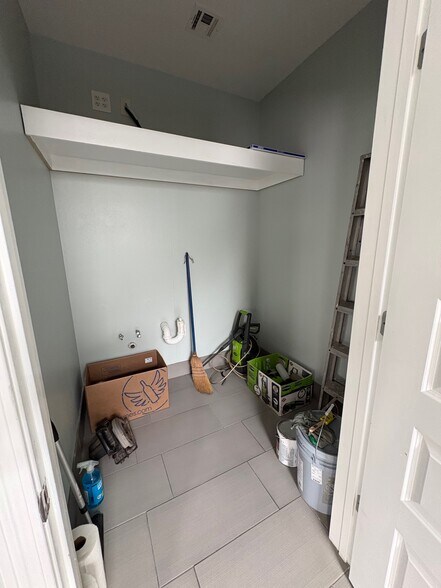 More Photos Of 276 E Pine St, Ponchatoula Office For Sale