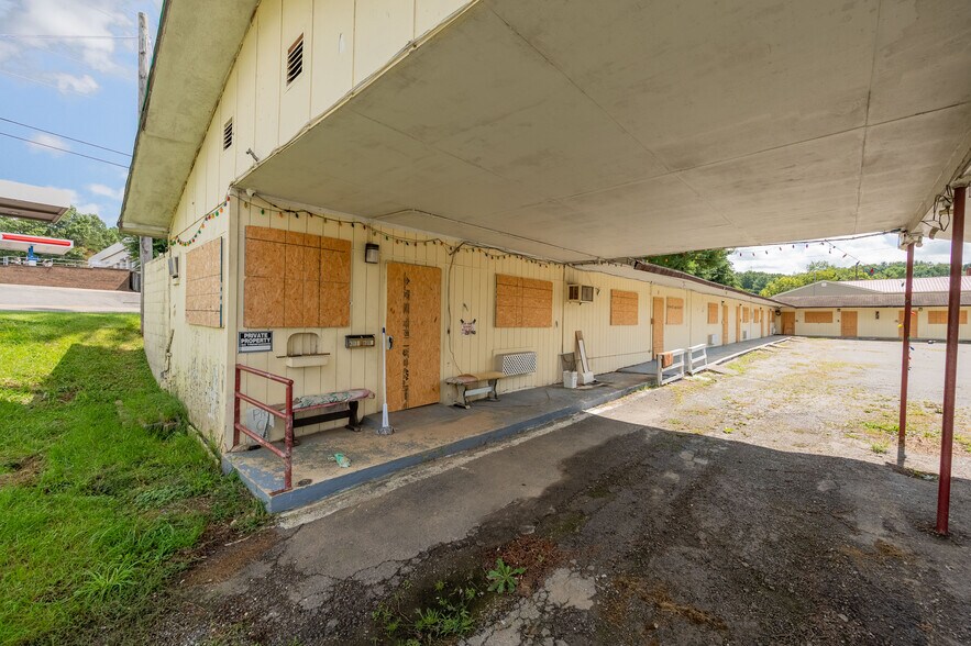 549 E Stuart Dr, Galax, VA 24333 Hotel For Sale