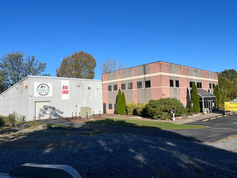 More Photos Of 805 W Canal St, Easton Warehouse For Lease