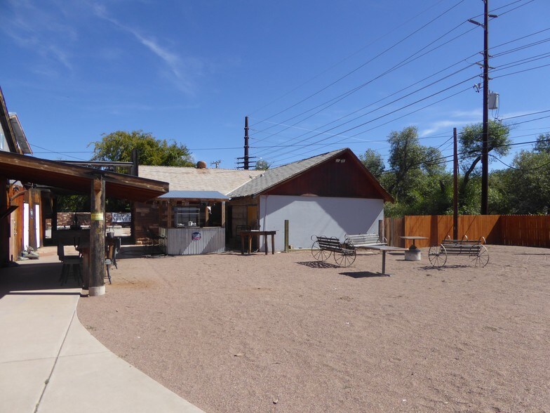 More Photos Of 607 W Main St, Payson Bar For Sale