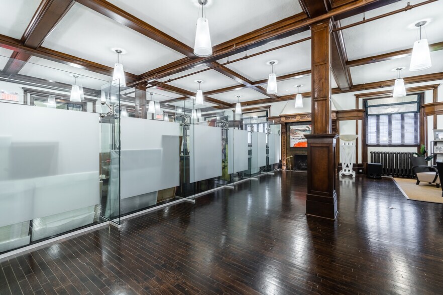 More Photos Of 1175-1183 Pl Du Frère-André, Montréal Office For Sale