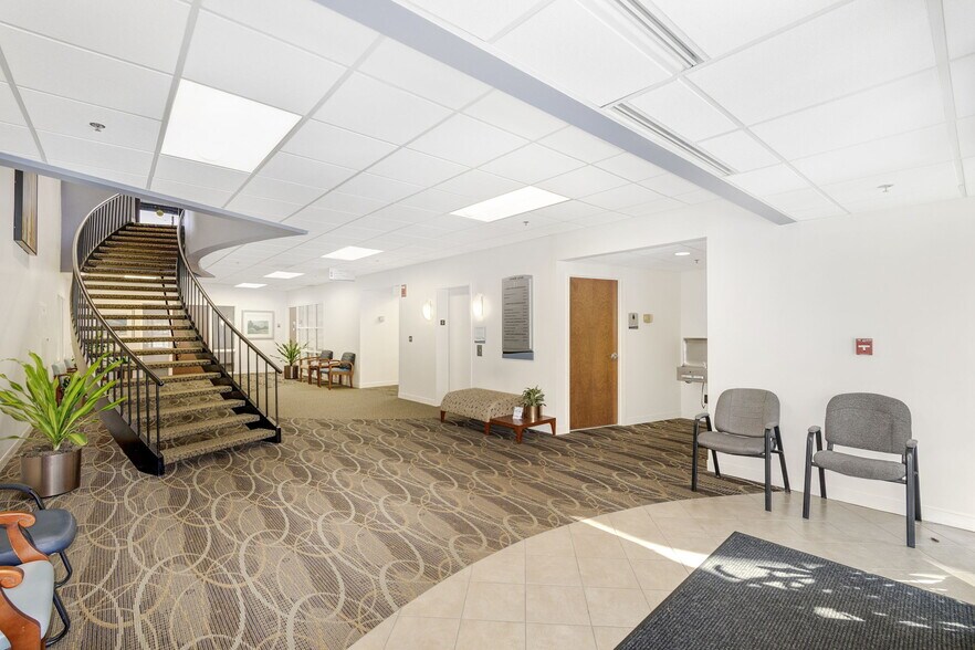 More Photos Of 10 Enterprise Blvd, Greenville Medical For Lease