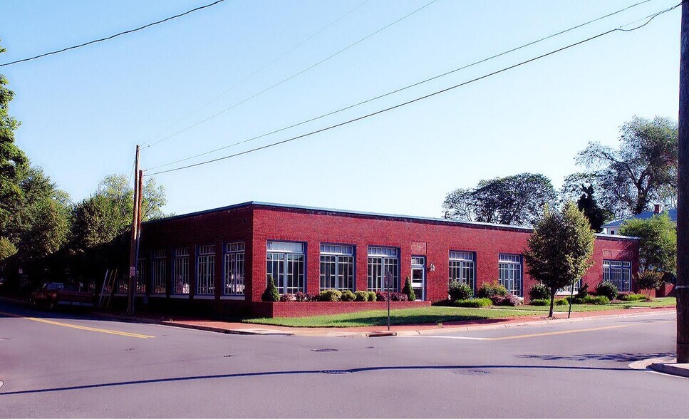 More Photos Of 415-417 Wolfe St, Fredericksburg Medical For Lease