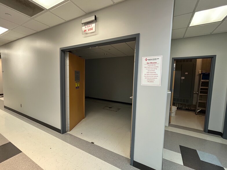 More Photos Of 1095 Woodstock Rd, Roswell Medical For Lease