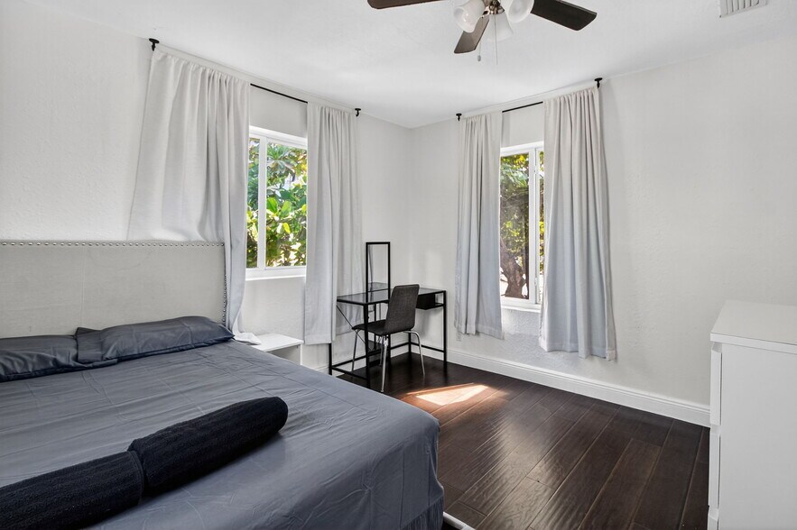 More Photos Of 1680 NW 22nd Ct, Miami Multifamily For Sale