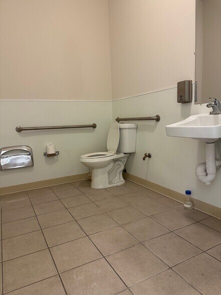 More Photos Of 1939 Monterey Rd, San Jose Showroom For Sale