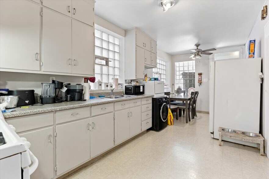 More Photos Of 2719 W Peterson Ave, Chicago Healthcare For Sale