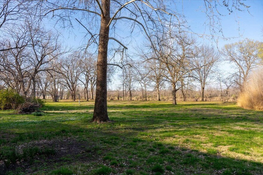 More Photos Of 9596 N 447 Rd, Spavinaw Trailer Camper Park For Sale