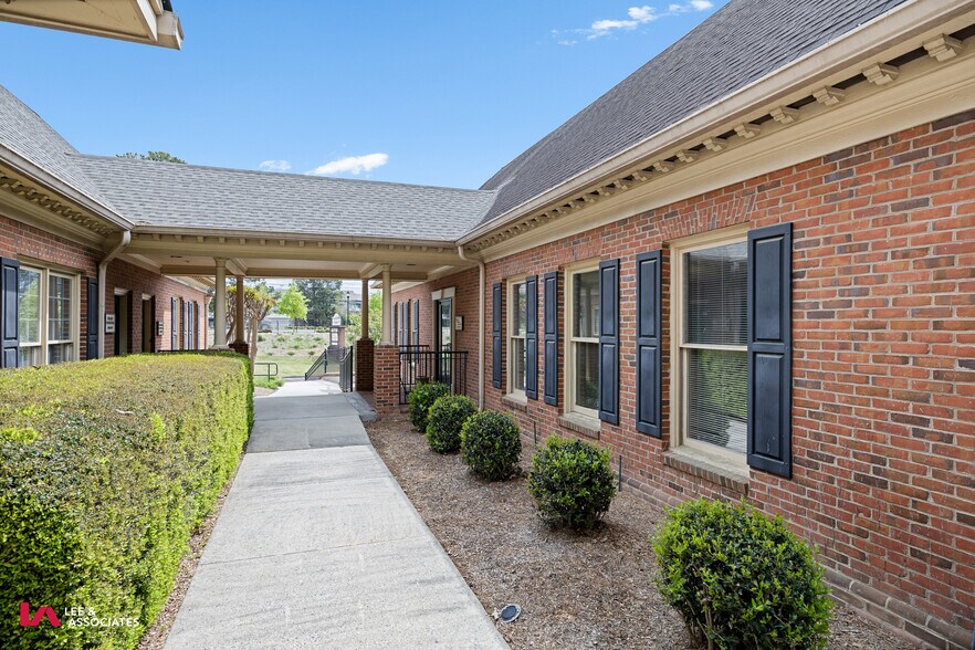 More Photos Of 1776 Old Spring House Ln, Dunwoody Medical For Lease