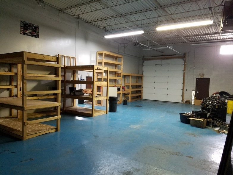 More Photos Of 14500-14550 E 11 Mile Rd, Warren Manufacturing For Lease