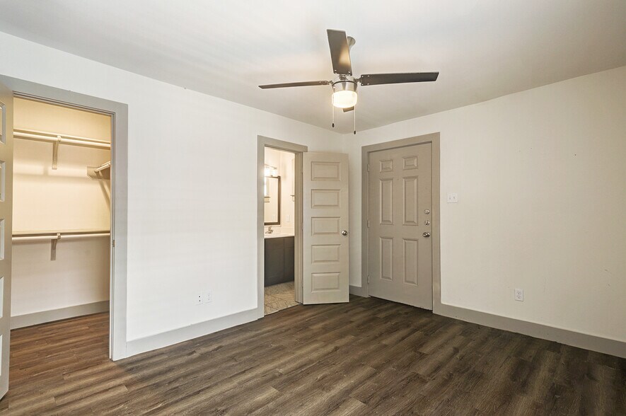More Photos Of 1009 Enid St, Houston Apartments For Sale