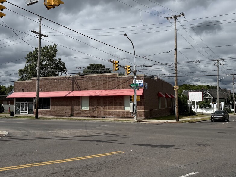 More Photos Of 2826 S Salina St, Syracuse Freestanding For Lease
