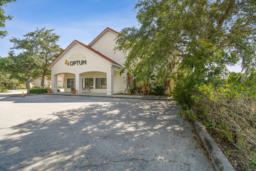 More Photos Of 772 Cortaro Dr, Sun City Center Medical For Sale