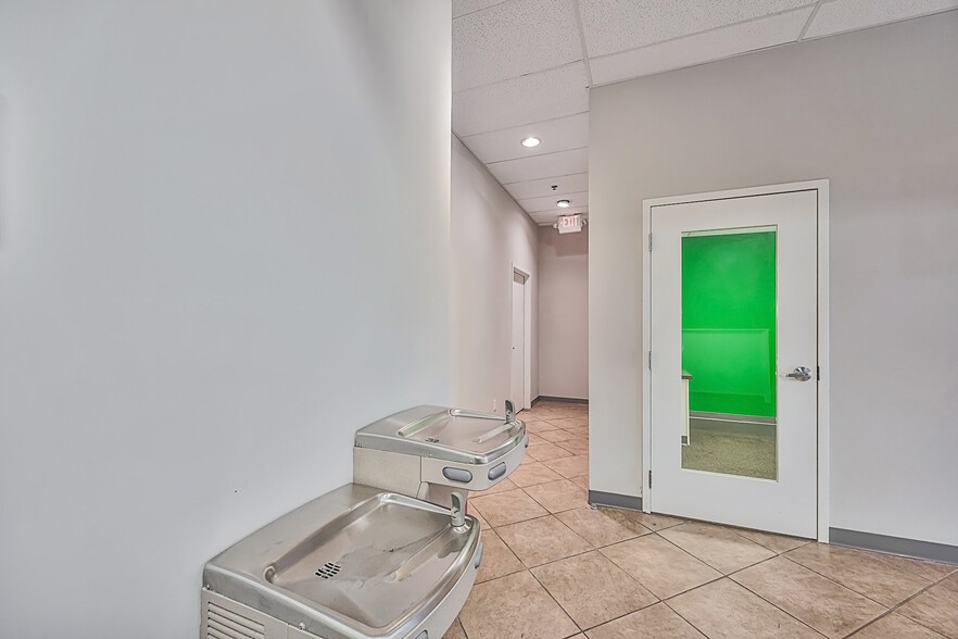 More Photos Of 1035 Vandercar Dr, Florence General Retail For Lease