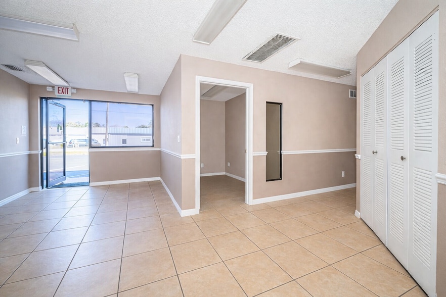 More Photos Of 4204 Louis Ave, Holiday Manufacturing For Lease