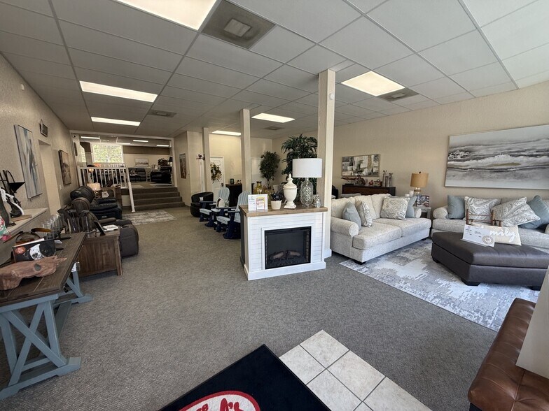 More Photos Of 21 Main St, Titusville General Retail For Sale
