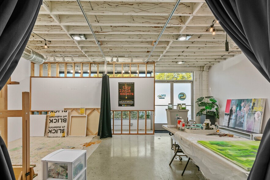 More Photos Of 10542 Burbank Blvd, North Hollywood Storefront Retail Office For Sale