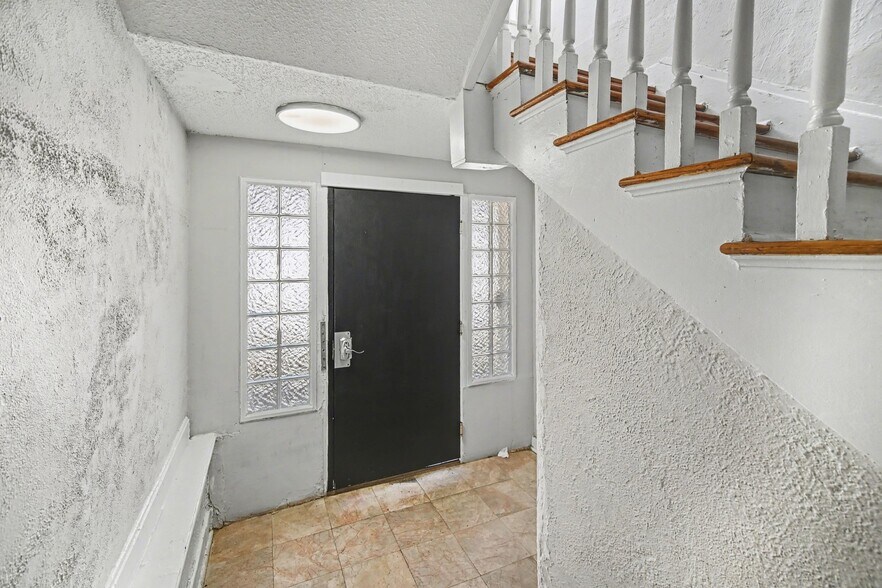 More Photos Of 109 E 40th St, Kansas City Apartments For Sale