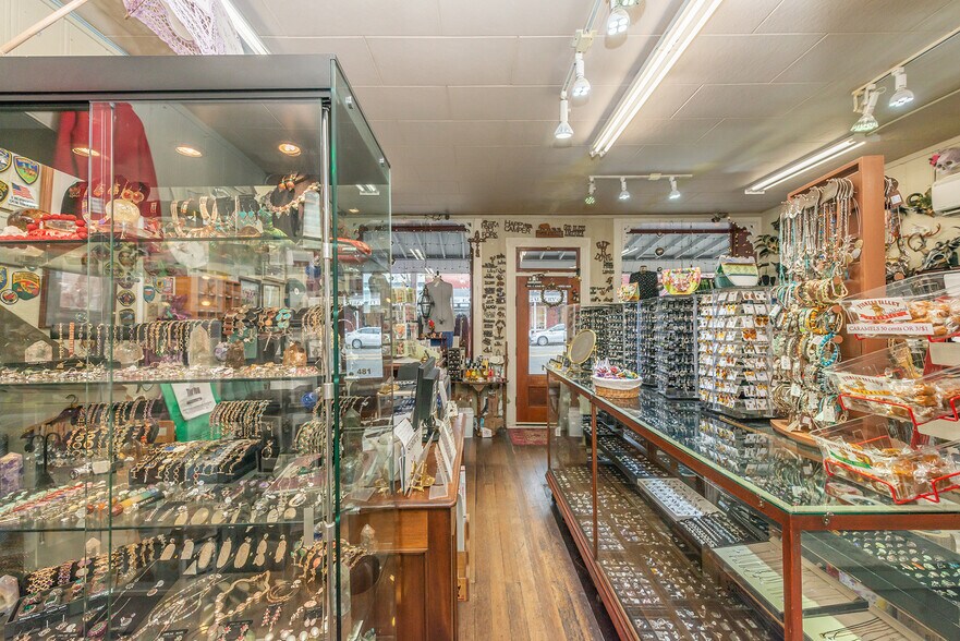 More Photos Of 481 Main St, Weaverville Hotel For Sale