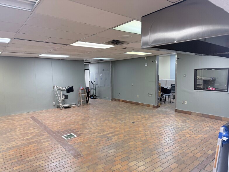 More Photos Of 2214 Lindyview Rd, Bellevue Fast Food For Sale
