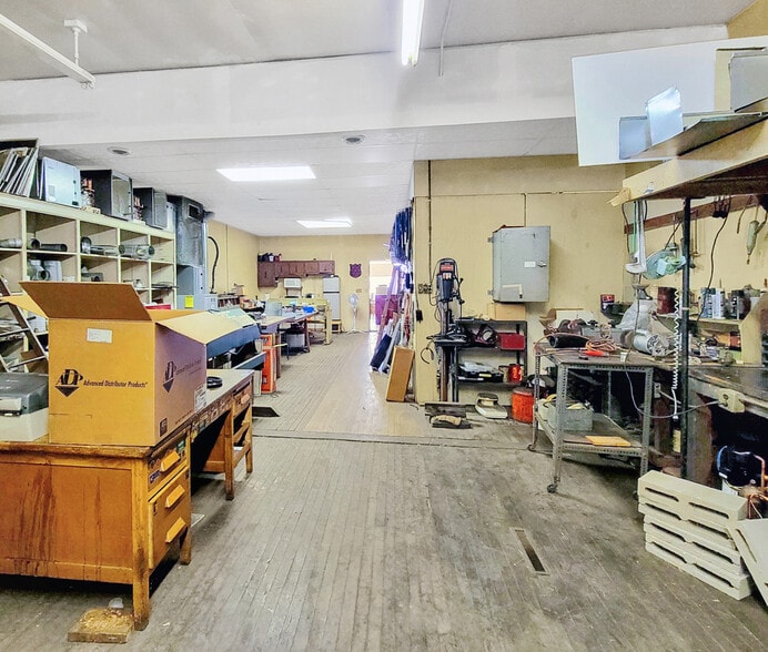 More Photos Of 10050 S Ewing Ave, Chicago General Retail For Sale