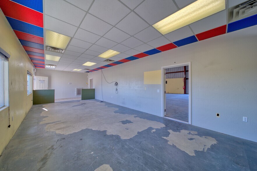 More Photos Of 800 Margaret St, Pahrump Manufacturing For Lease