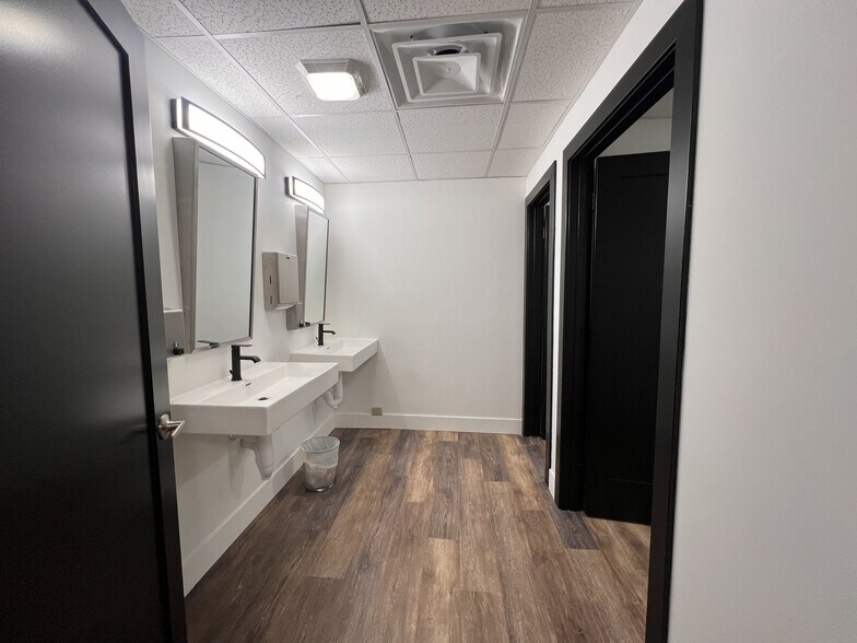 More Photos Of 494 Belmont Ave, Springfield Funeral Home For Lease