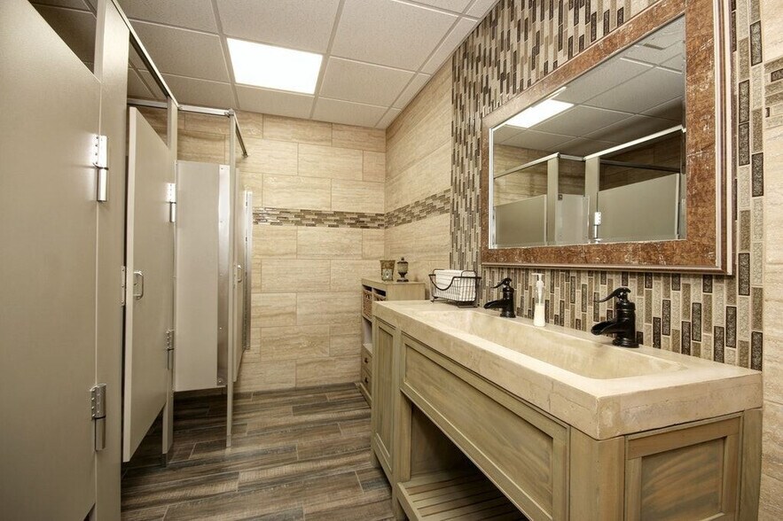 More Photos Of 190 Campground Rd, Selma Office For Lease