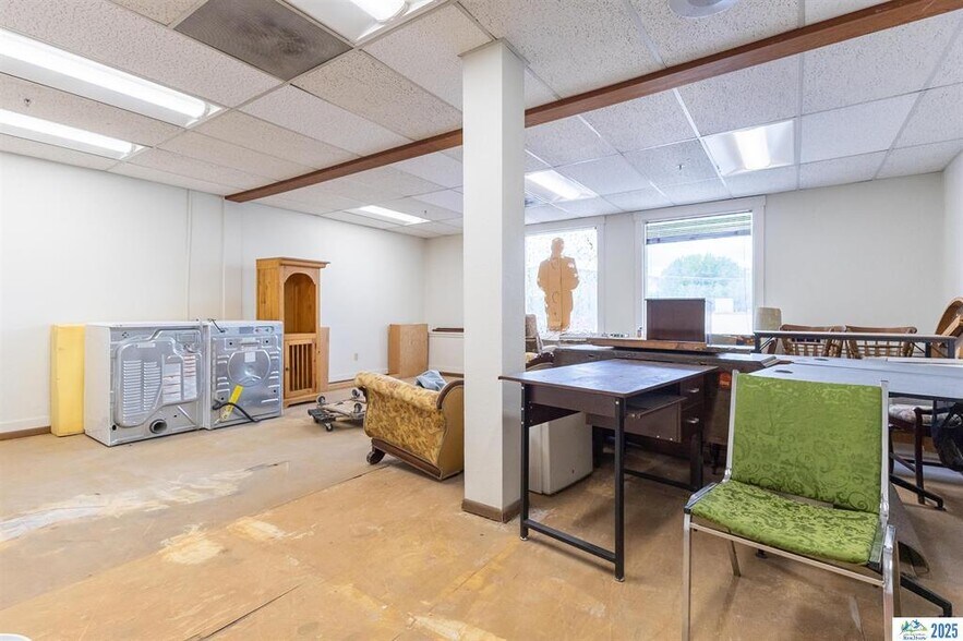 More Photos Of 55 S Sacramento St, Susanville Flex For Sale