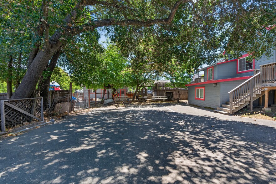More Photos Of 530 N Cloverdale Blvd, Cloverdale Specialty For Sale