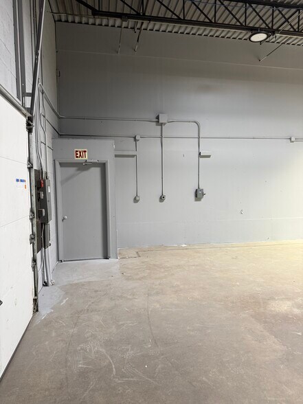 More Photos Of 484-516 Province Rd, Laconia Distribution For Lease