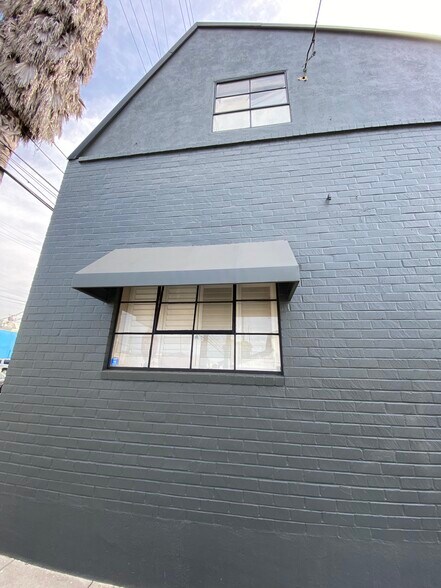 More Photos Of 2100-2106 Pontius Ave, Los Angeles Warehouse For Lease
