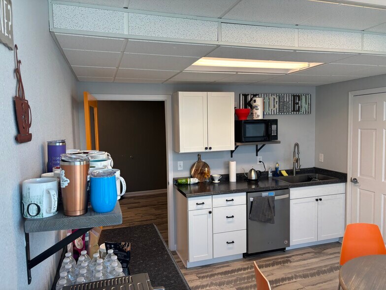 More Photos Of 2960 N Academy Blvd, Colorado Springs Office For Lease
