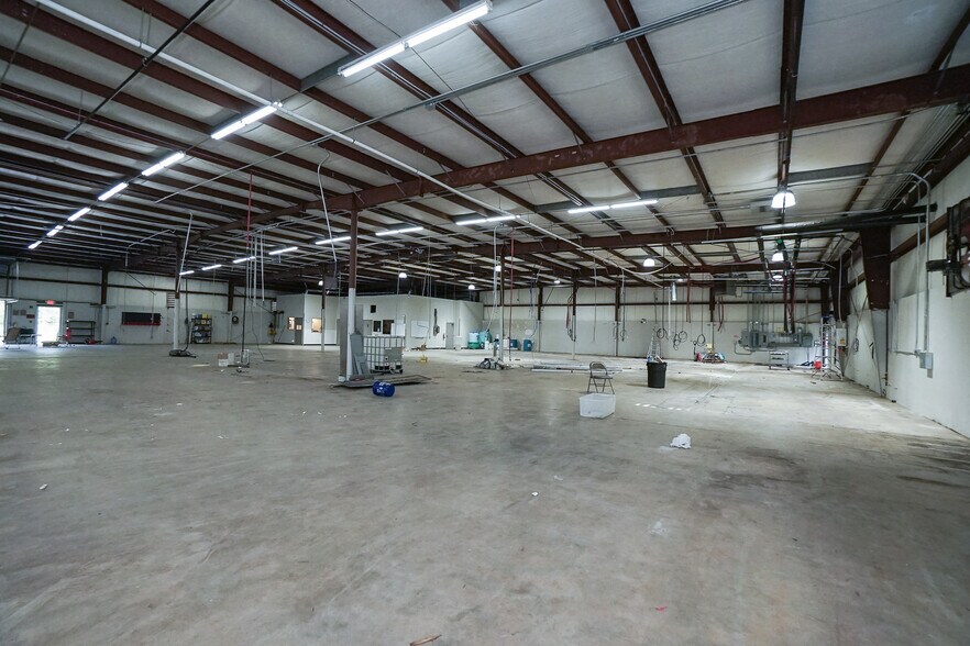 More Photos Of 360 Commerce Blvd, Bogart Distribution For Lease