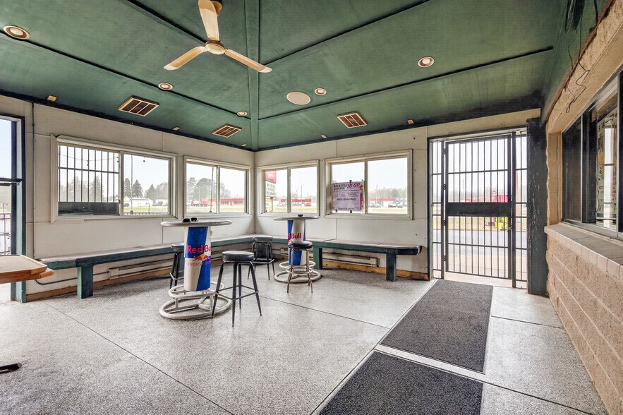 More Photos Of 17646 NE Central Ave, Ham Lake Restaurant For Sale