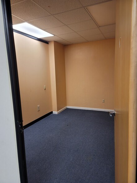 More Photos Of 191 City Depot Rd, Charlton Office For Lease