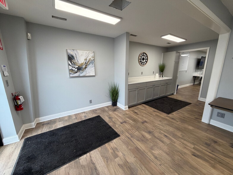 More Photos Of 6603 Royal St, Pleasant Valley Industrial For Lease