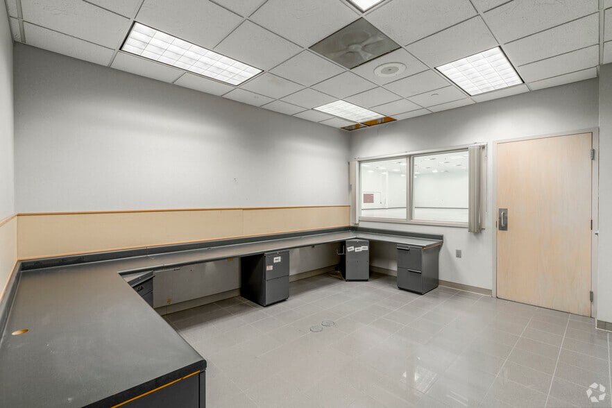 More Photos Of 115 S Dwelle St, Charlotte Unknown For Lease