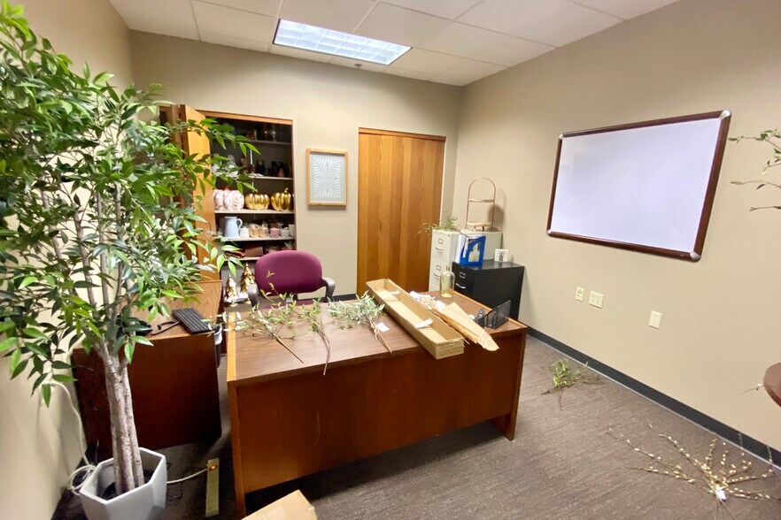 More Photos Of 3101 N 4th Ave, Sioux Falls Flex For Sale