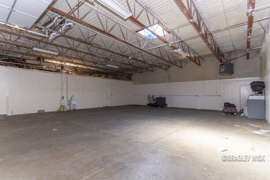 More Photos Of 581 Ottawa Ave, Holland Light Distribution For Sale