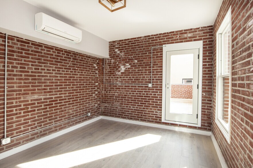 More Photos Of 275 Bleecker St, New York Apartments For Lease