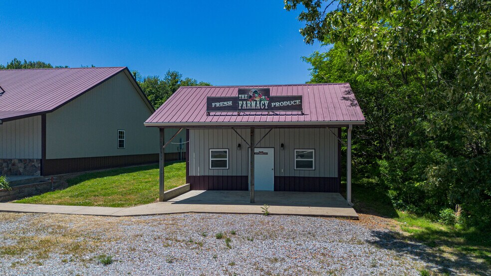 More Photos Of 71 Commerce St, Hickory Supermarket For Sale
