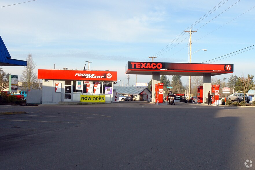 Primary Photo Of 1902 Portland Rd, Newberg Service Station For Sale
